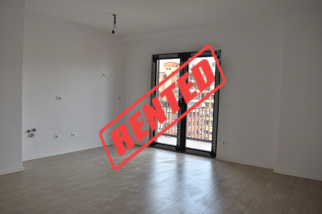 Zyre me qira tek Tirana Garden Building ne rrugen e Kavajes ne Tirane.
Ambienti eshte i pozicionuar